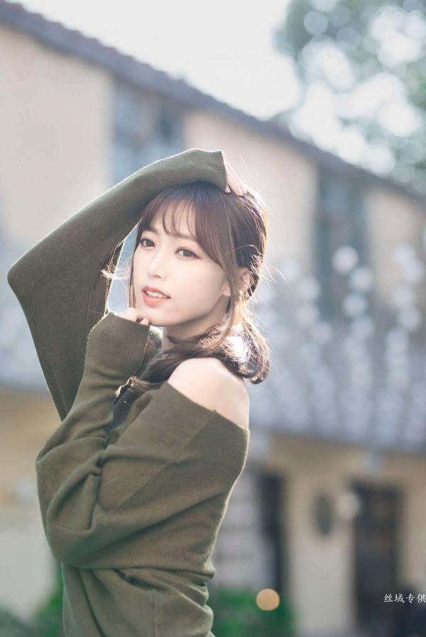    台湾正妹亿亿：审计新村清新外拍写真，条纹露肩装尽显甜美文艺范儿第53张图片