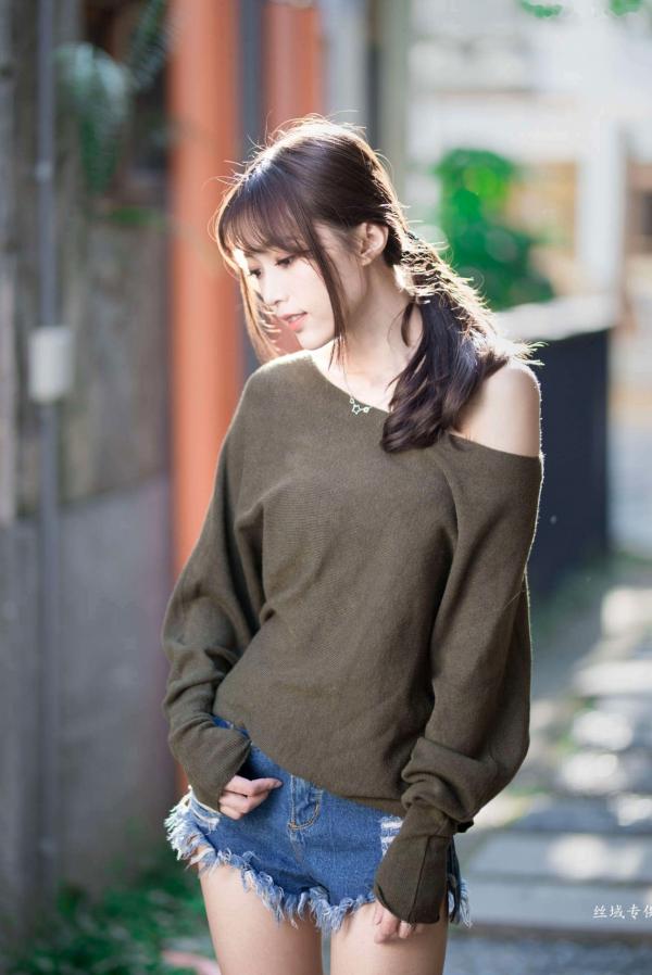    台湾正妹亿亿：审计新村清新外拍写真，条纹露肩装尽显甜美文艺范儿第56张图片