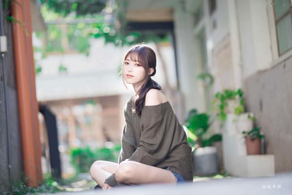    台湾正妹亿亿：审计新村清新外拍写真，条纹露肩装尽显甜美文艺范儿第58张图片