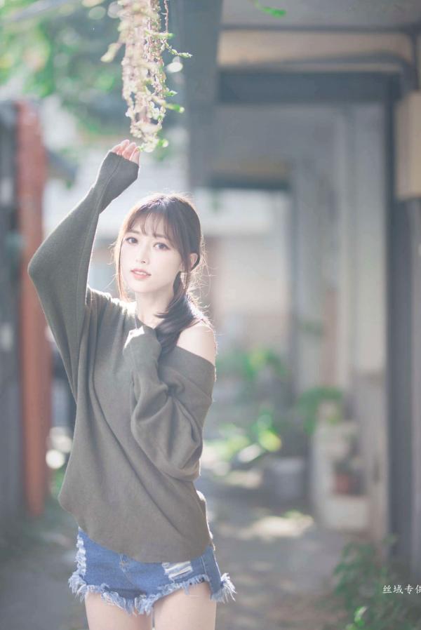    台湾正妹亿亿：审计新村清新外拍写真，条纹露肩装尽显甜美文艺范儿第59张图片