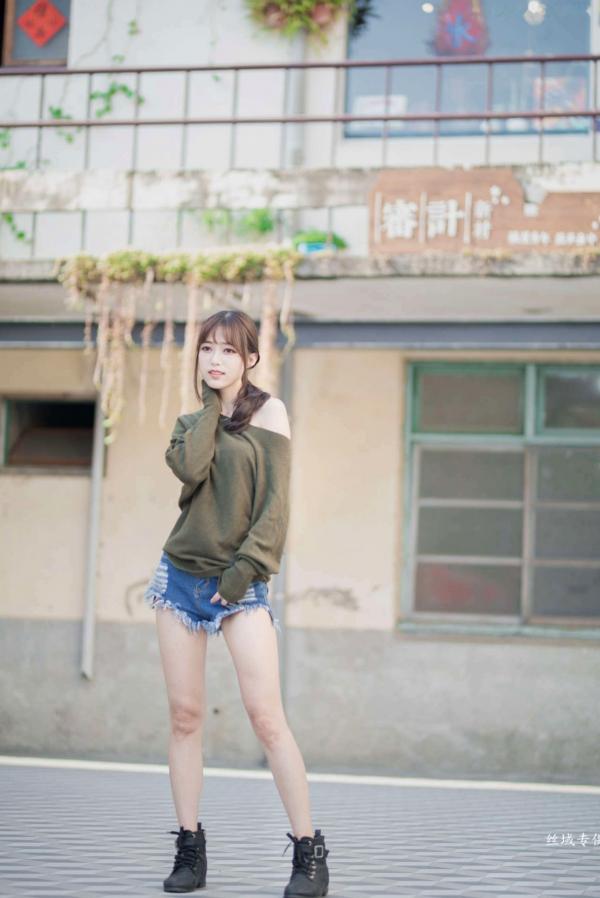    台湾正妹亿亿：审计新村清新外拍写真，条纹露肩装尽显甜美文艺范儿第60张图片