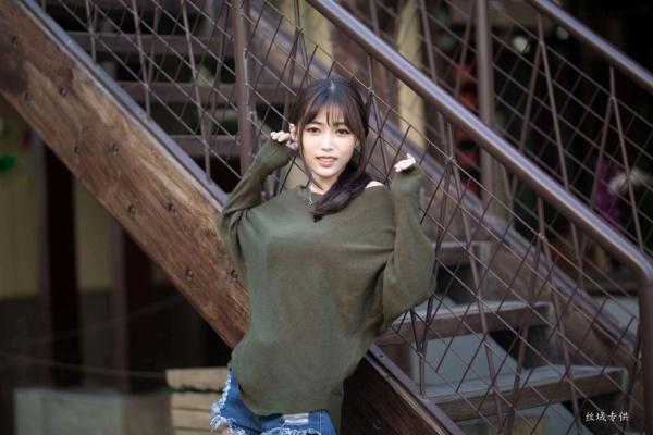    台湾正妹亿亿：审计新村清新外拍写真，条纹露肩装尽显甜美文艺范儿第63张图片