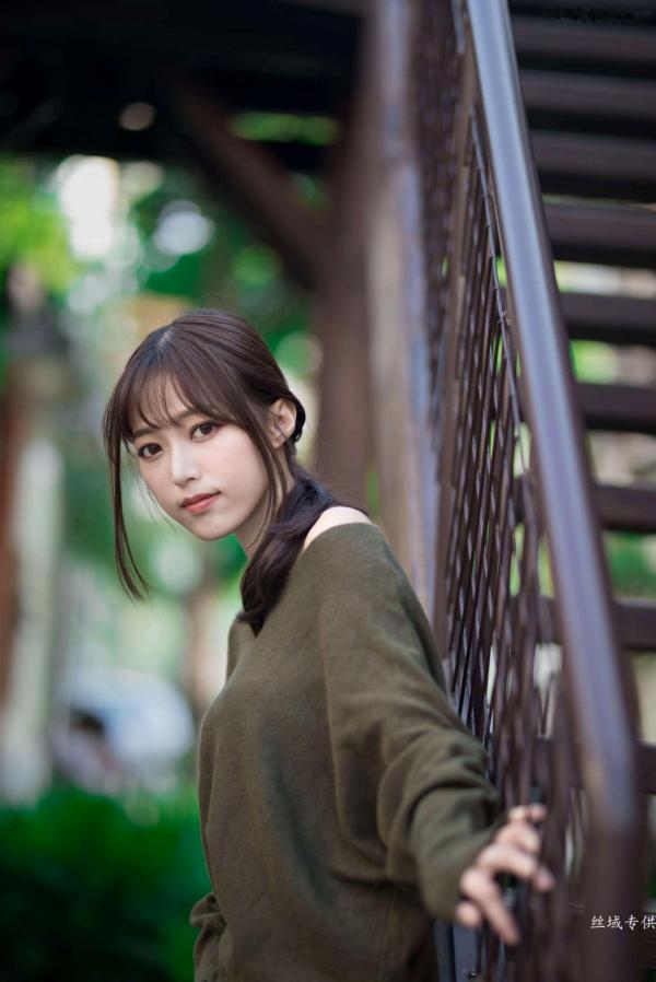    台湾正妹亿亿：审计新村清新外拍写真，条纹露肩装尽显甜美文艺范儿第64张图片