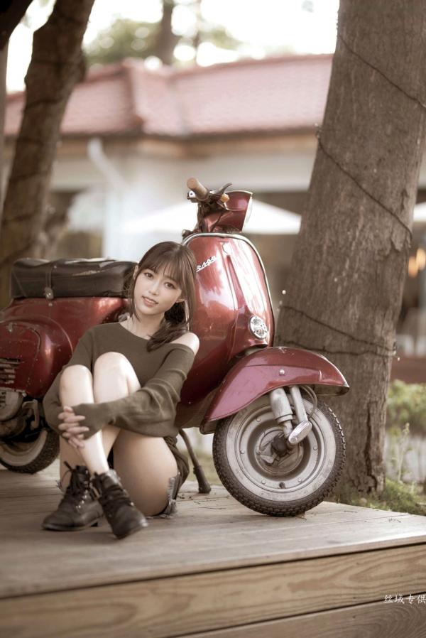    台湾正妹亿亿：审计新村清新外拍写真，条纹露肩装尽显甜美文艺范儿第71张图片