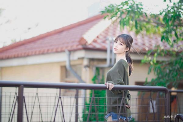    台湾正妹亿亿：审计新村清新外拍写真，条纹露肩装尽显甜美文艺范儿第76张图片