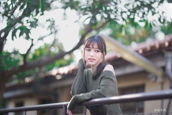    台湾正妹亿亿：审计新村清新外拍写真，条纹露肩装尽显甜美文艺范儿第79张图片
