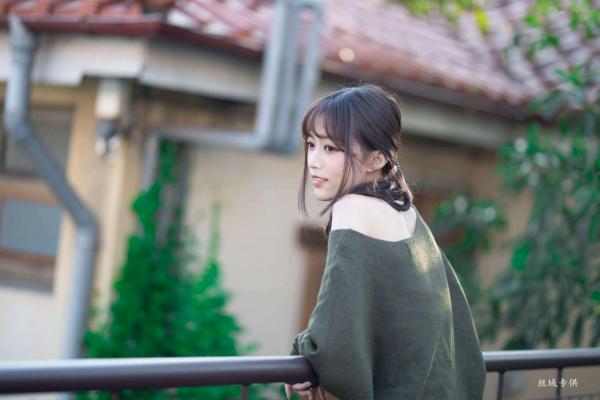    台湾正妹亿亿：审计新村清新外拍写真，条纹露肩装尽显甜美文艺范儿第81张图片