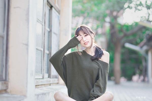    台湾正妹亿亿：审计新村清新外拍写真，条纹露肩装尽显甜美文艺范儿第85张图片