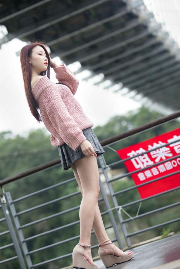    台湾正妹Lia杨思原《新店碧潭》户外清新写真，甜美穿搭尽显文艺邻家女神范儿第4张图片