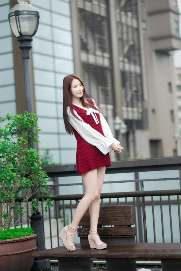    台湾正妹Lia杨思原《新店碧潭》户外清新写真，甜美穿搭尽显文艺邻家女神范儿第7张图片