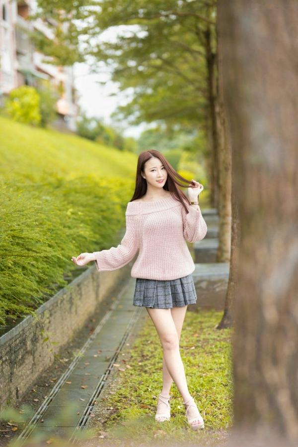    台湾正妹Lia杨思原《新店碧潭》户外清新写真，甜美穿搭尽显文艺邻家女神范儿第10张图片