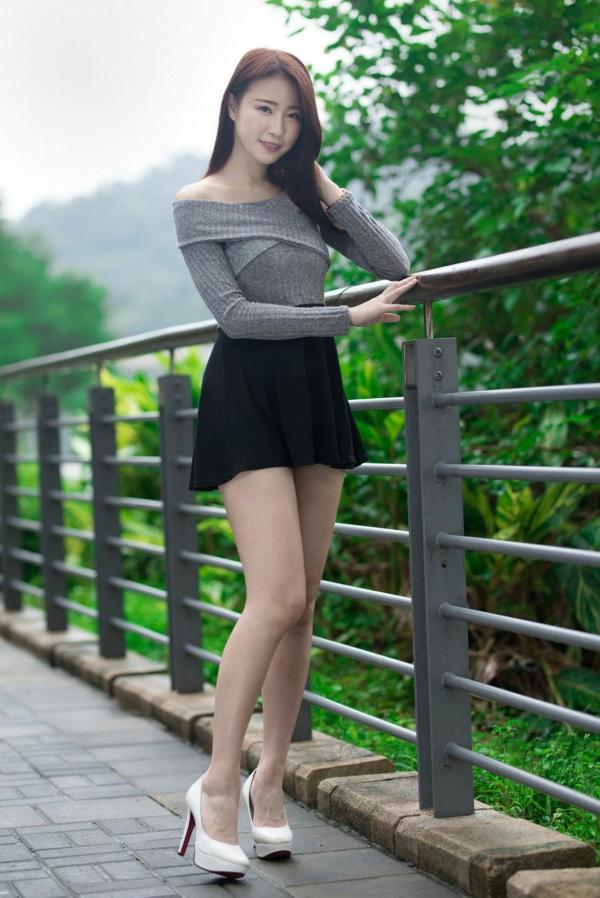    台湾正妹Lia杨思原《新店碧潭》户外清新写真，甜美穿搭尽显文艺邻家女神范儿第11张图片