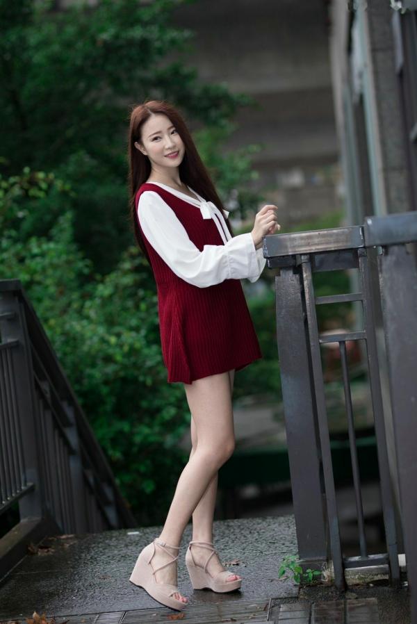    台湾正妹Lia杨思原《新店碧潭》户外清新写真，甜美穿搭尽显文艺邻家女神范儿第13张图片