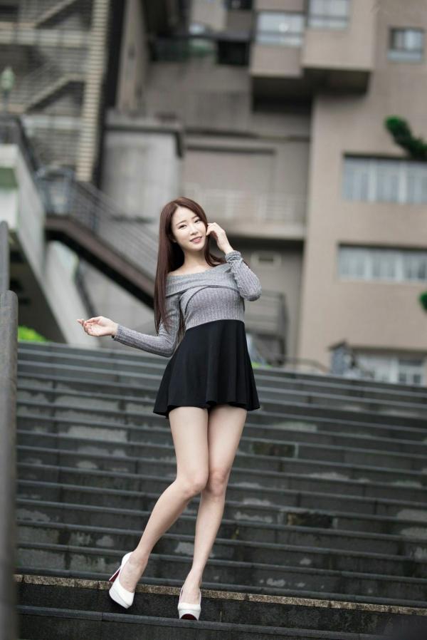    台湾正妹Lia杨思原《新店碧潭》户外清新写真，甜美穿搭尽显文艺邻家女神范儿第15张图片