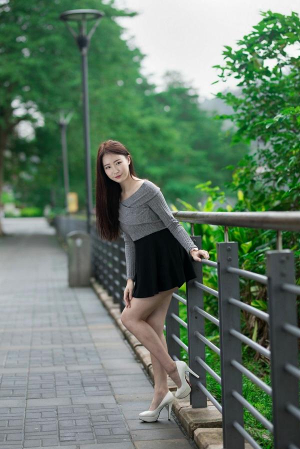    台湾正妹Lia杨思原《新店碧潭》户外清新写真，甜美穿搭尽显文艺邻家女神范儿第16张图片