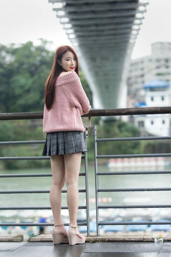    台湾正妹Lia杨思原《新店碧潭》户外清新写真，甜美穿搭尽显文艺邻家女神范儿第20张图片