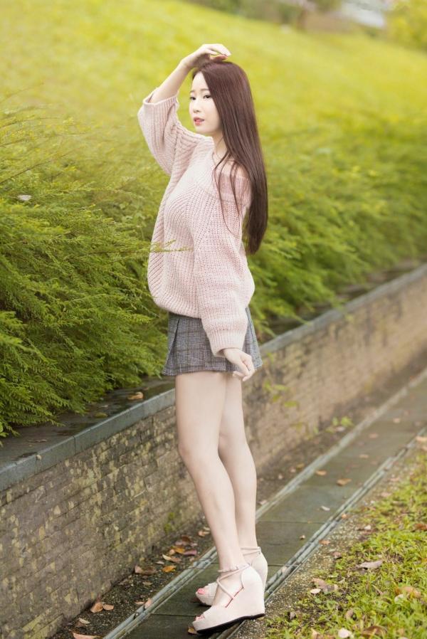    台湾正妹Lia杨思原《新店碧潭》户外清新写真，甜美穿搭尽显文艺邻家女神范儿第35张图片