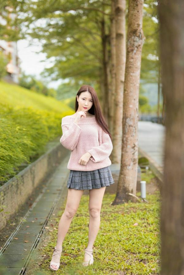    台湾正妹Lia杨思原《新店碧潭》户外清新写真，甜美穿搭尽显文艺邻家女神范儿第36张图片