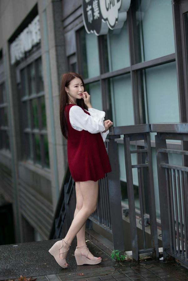    台湾正妹Lia杨思原《新店碧潭》户外清新写真，甜美穿搭尽显文艺邻家女神范儿第45张图片