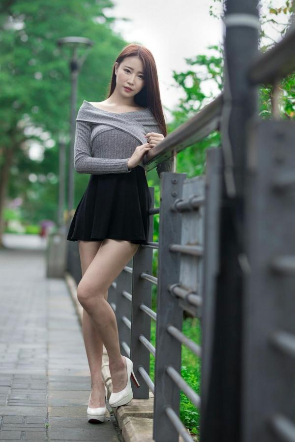    台湾正妹Lia杨思原《新店碧潭》户外清新写真，甜美穿搭尽显文艺邻家女神范儿第48张图片