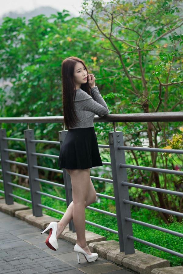    台湾正妹Lia杨思原《新店碧潭》户外清新写真，甜美穿搭尽显文艺邻家女神范儿第49张图片