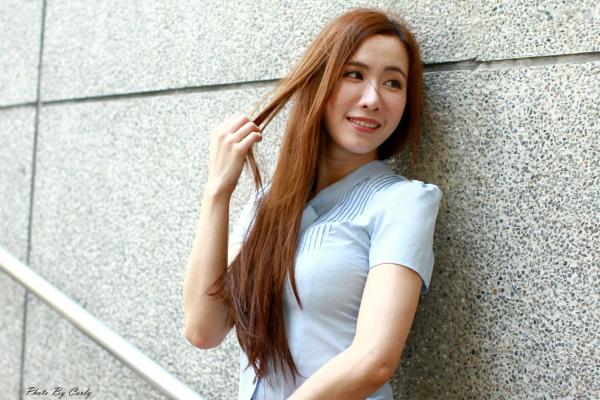    台湾正妹Dora妍希：高雄巨蛋职场风写真，OL衬衫搭配修身短裙与诱惑黑丝，演绎干练迷人的都市丽人风情第51张图片
