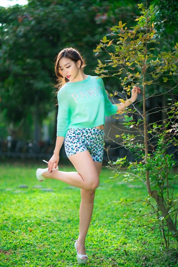    台湾正妹 Olivia安馜薇《台大外拍》唯美户外写真集，清纯校园女神风格第12张图片