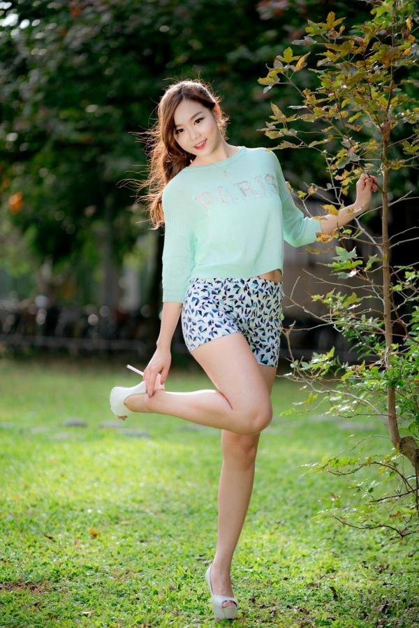    台湾正妹 Olivia安馜薇《台大外拍》唯美户外写真集，清纯校园女神风格第47张图片