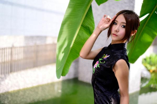    台湾模特阿布户外唯美旗袍写真：红黑经典演绎东方优雅韵味第33张图片