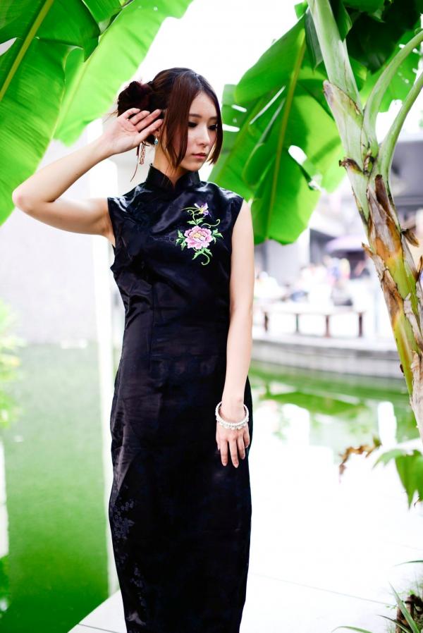    台湾模特阿布户外唯美旗袍写真：红黑经典演绎东方优雅韵味第38张图片