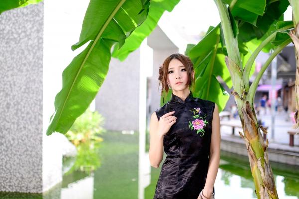    台湾模特阿布户外唯美旗袍写真：红黑经典演绎东方优雅韵味第39张图片