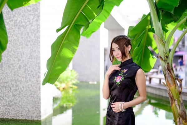    台湾模特阿布户外唯美旗袍写真：红黑经典演绎东方优雅韵味第40张图片