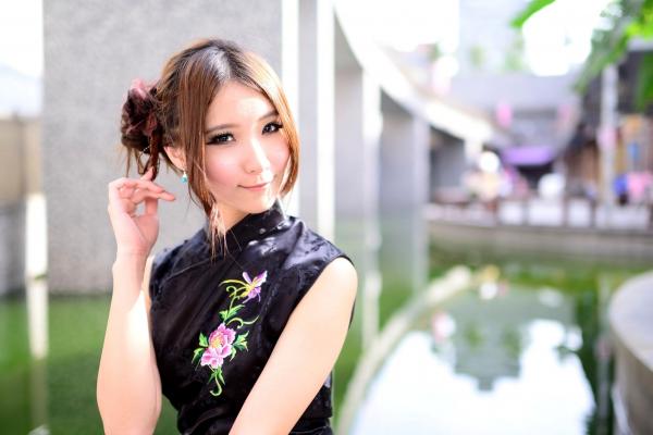    台湾模特阿布户外唯美旗袍写真：红黑经典演绎东方优雅韵味第41张图片