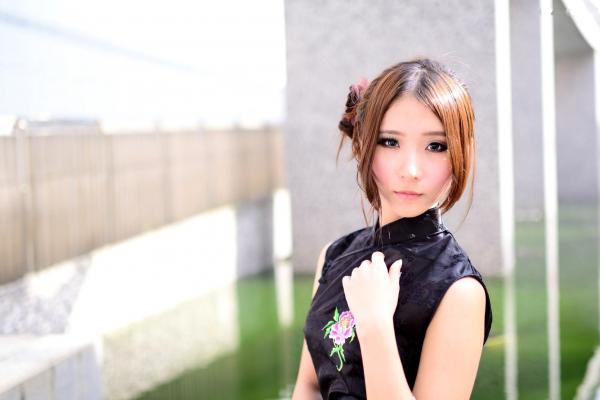    台湾模特阿布户外唯美旗袍写真：红黑经典演绎东方优雅韵味第44张图片