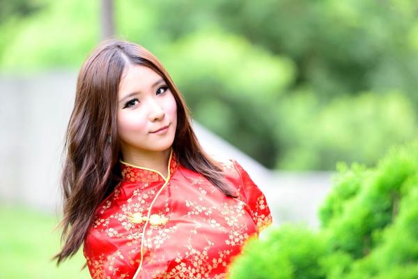    台湾模特阿布户外唯美旗袍写真：红黑经典演绎东方优雅韵味第53张图片