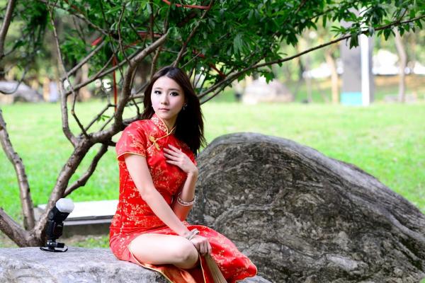    台湾模特阿布户外唯美旗袍写真：红黑经典演绎东方优雅韵味第57张图片