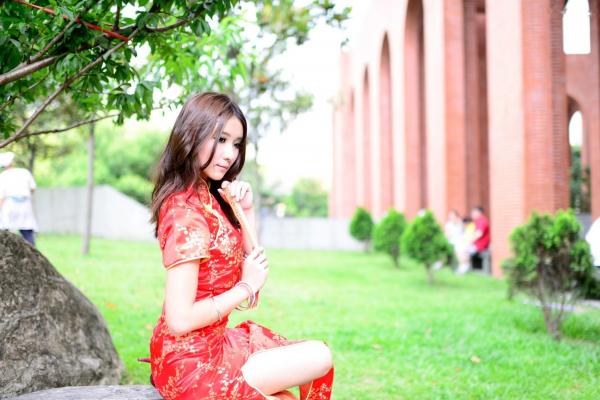   台湾模特阿布户外唯美旗袍写真：红黑经典演绎东方优雅韵味第59张图片