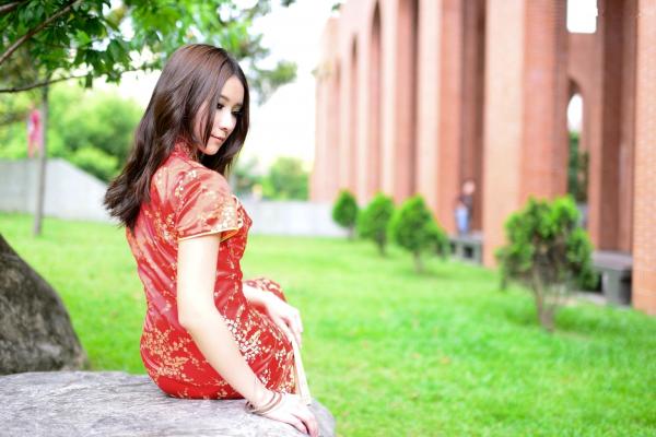    台湾模特阿布户外唯美旗袍写真：红黑经典演绎东方优雅韵味第60张图片