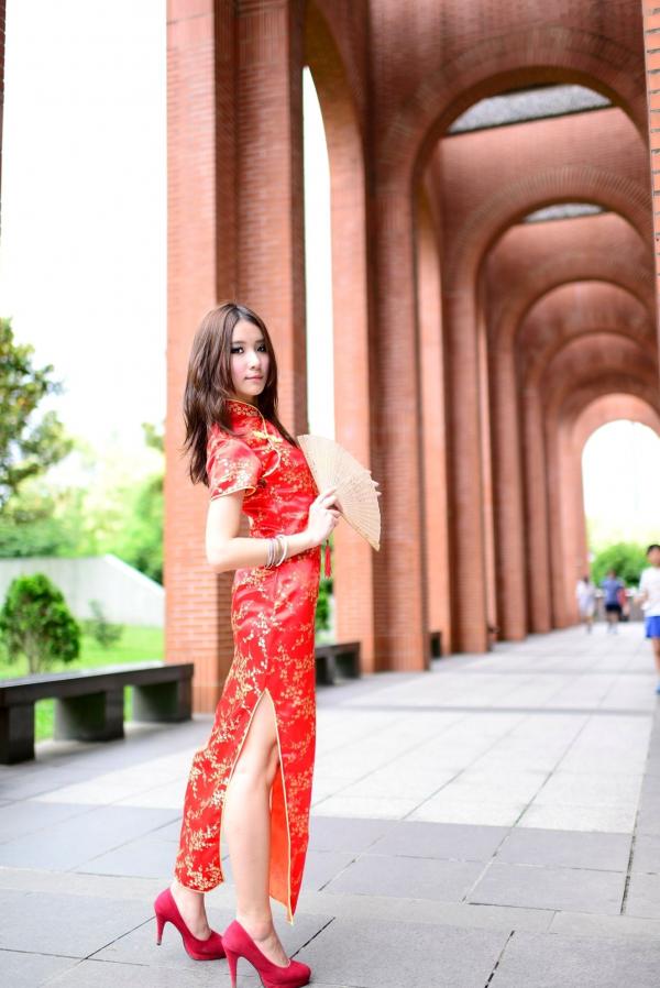    台湾模特阿布户外唯美旗袍写真：红黑经典演绎东方优雅韵味第62张图片