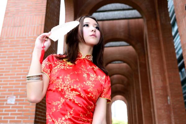    台湾模特阿布户外唯美旗袍写真：红黑经典演绎东方优雅韵味第64张图片