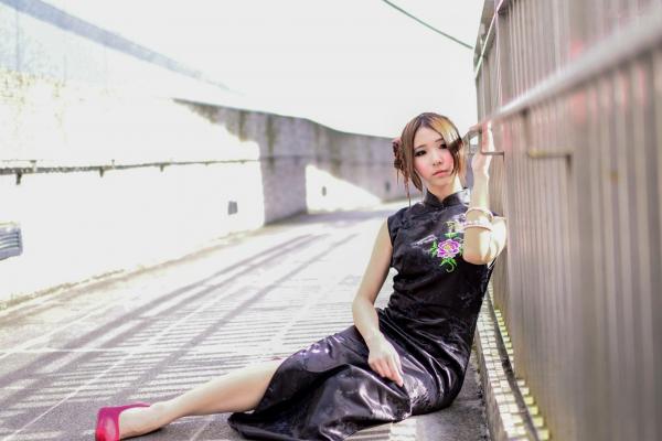    台湾模特阿布户外唯美旗袍写真：红黑经典演绎东方优雅韵味第74张图片