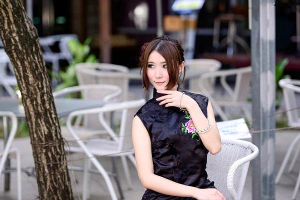    台湾模特阿布户外唯美旗袍写真：红黑经典演绎东方优雅韵味第83张图片