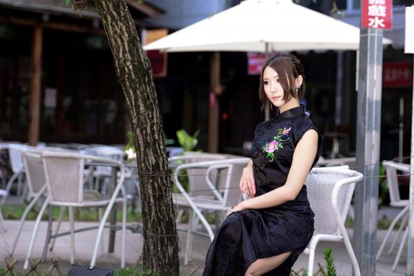    台湾模特阿布户外唯美旗袍写真：红黑经典演绎东方优雅韵味第84张图片