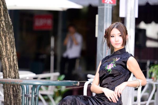    台湾模特阿布户外唯美旗袍写真：红黑经典演绎东方优雅韵味第86张图片