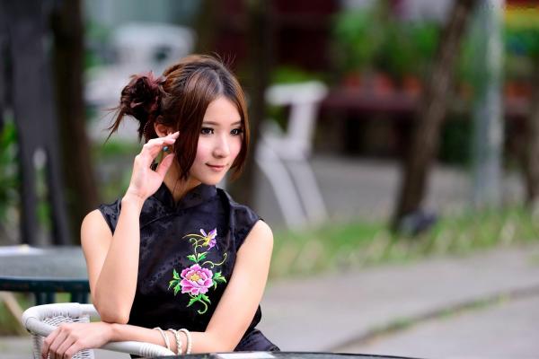    台湾模特阿布户外唯美旗袍写真：红黑经典演绎东方优雅韵味第88张图片