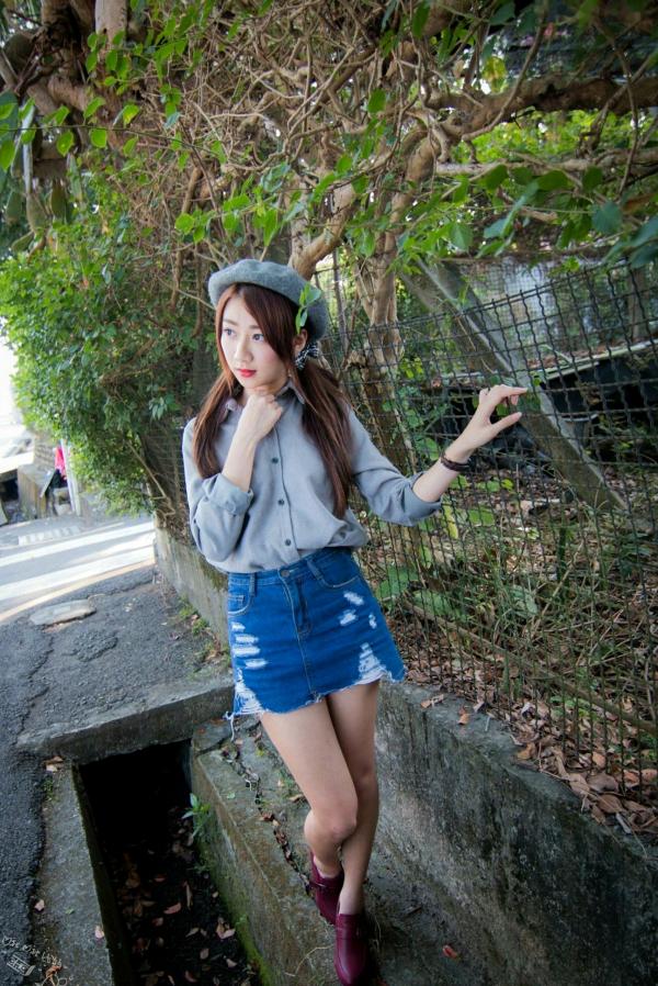    台湾正妹啾比特(张嘉庭)光复新村甜美外拍写真，文艺短裙穿搭呈现修长美腿，清新活力少女感十足第13张图片