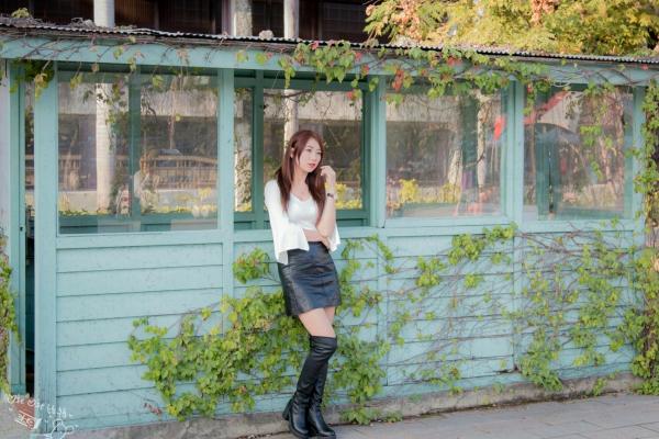   台湾正妹啾比特(张嘉庭)光复新村甜美外拍写真，文艺短裙穿搭呈现修长美腿，清新活力少女感十足第22张图片