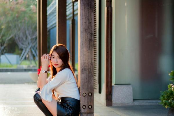    台湾正妹啾比特(张嘉庭)光复新村甜美外拍写真，文艺短裙穿搭呈现修长美腿，清新活力少女感十足第41张图片