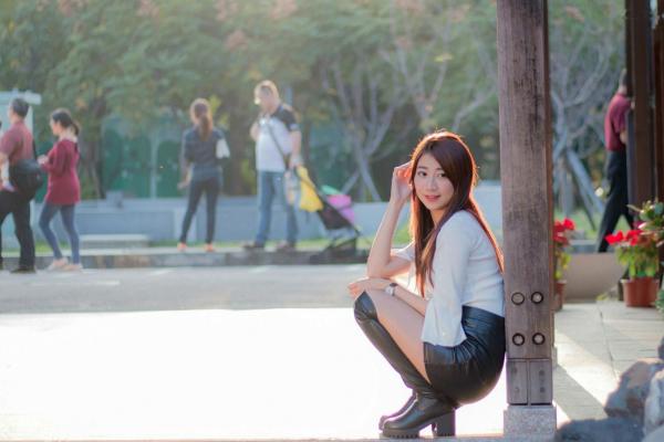    台湾正妹啾比特(张嘉庭)光复新村甜美外拍写真，文艺短裙穿搭呈现修长美腿，清新活力少女感十足第42张图片