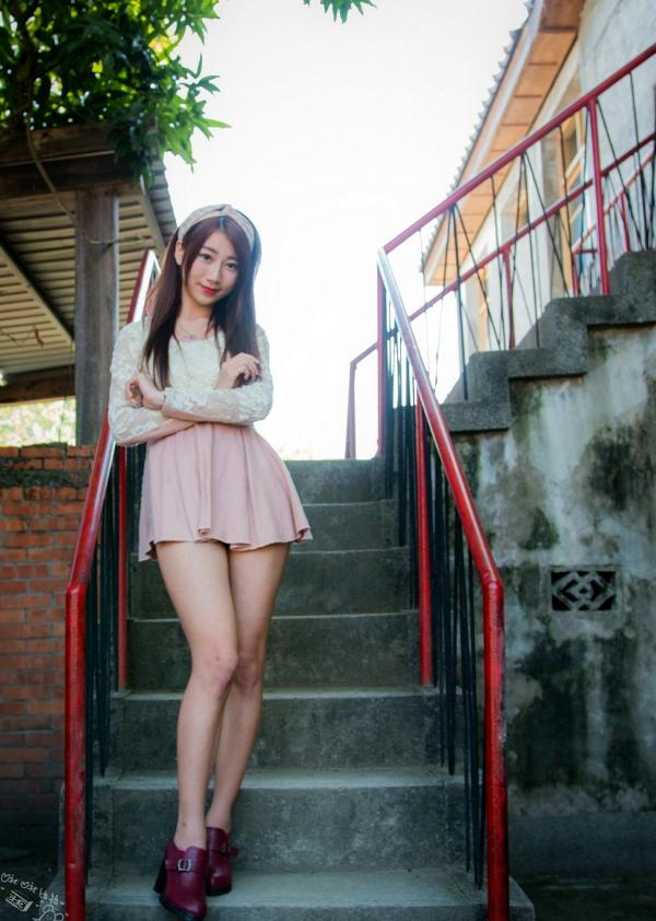    台湾正妹啾比特(张嘉庭)光复新村甜美外拍写真，文艺短裙穿搭呈现修长美腿，清新活力少女感十足第51张图片